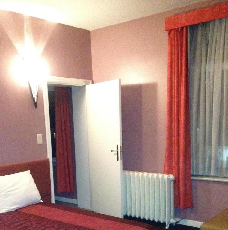 بروكسل Hotel Stalingrad الغرفة الصورة